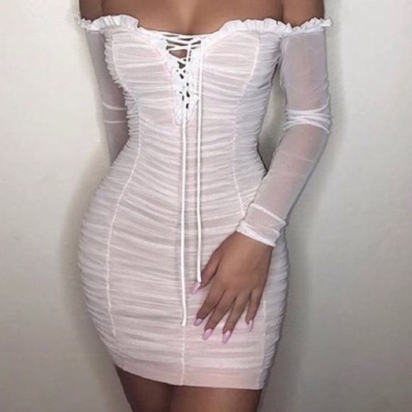 FashionNova’s BEST-SELLING Off-shoulder Dress - Picture 1 of 5